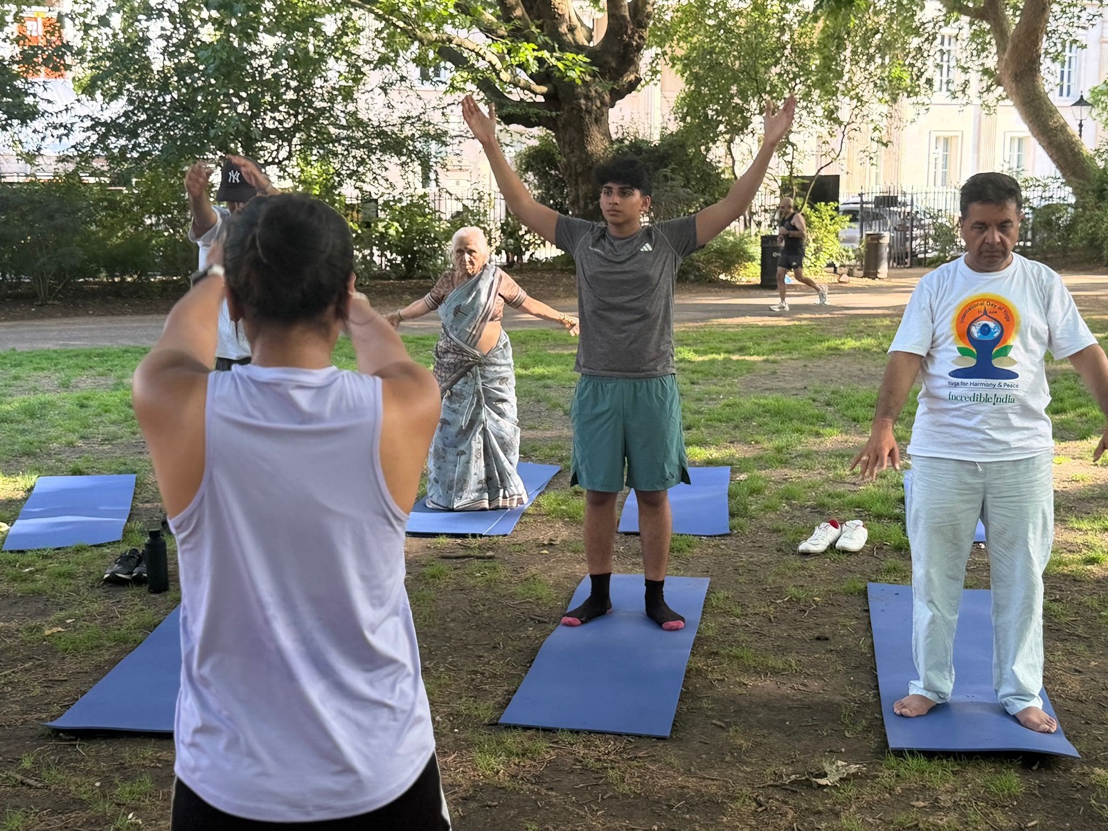 Guiding standing poses in the park